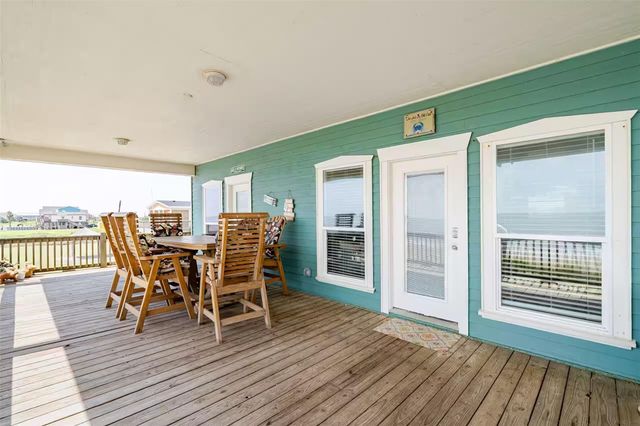 986 Dolly Street, Gilchrist, TX 77617
