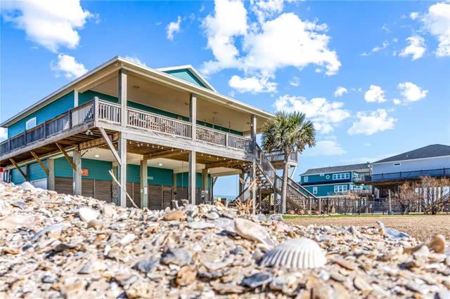 986 Dolly Street, Gilchrist, TX 77617