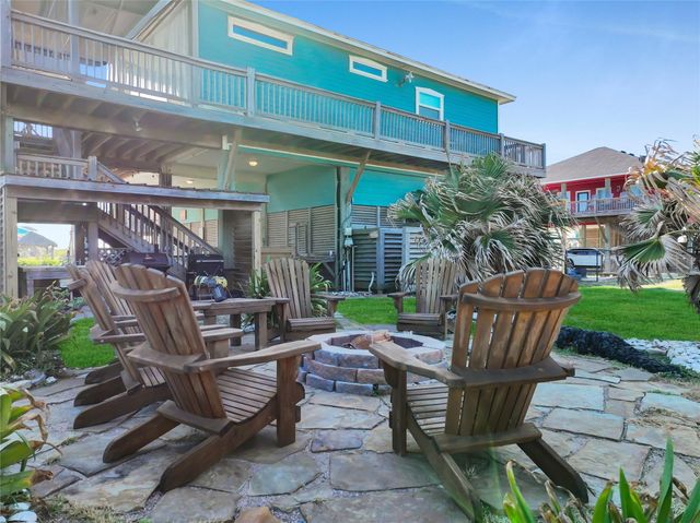 986 Dolly Street, Gilchrist, TX 77617