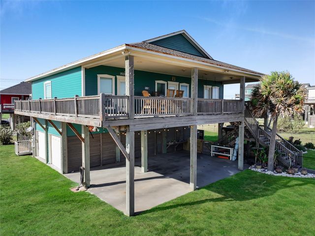 986 Dolly Street, Gilchrist, TX 77617