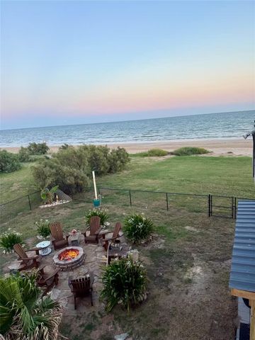 986 Dolly Street, Gilchrist, TX 77617