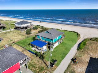 986 Dolly Street, Gilchrist, TX 77617