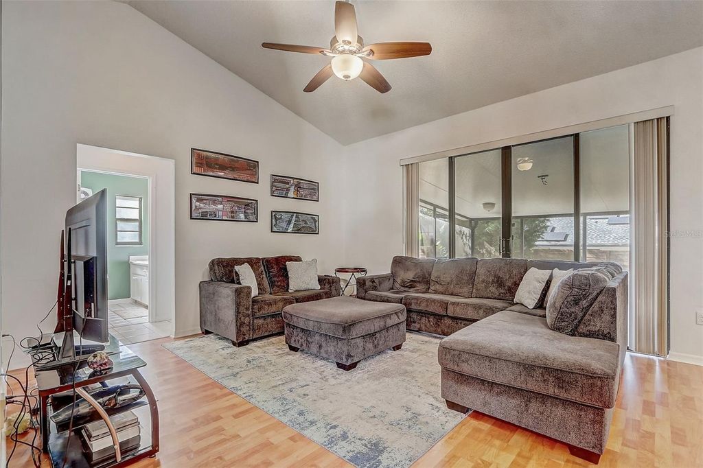 Image 11 of property listing at 10400 HUNTERS TRAIL COURT, Orlando, FL 32817