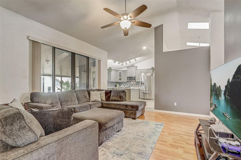 Image 12 of property listing at 10400 HUNTERS TRAIL COURT, Orlando, FL 32817