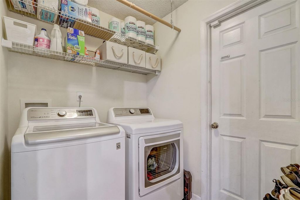 Image 20 of property listing at 10400 HUNTERS TRAIL COURT, Orlando, FL 32817