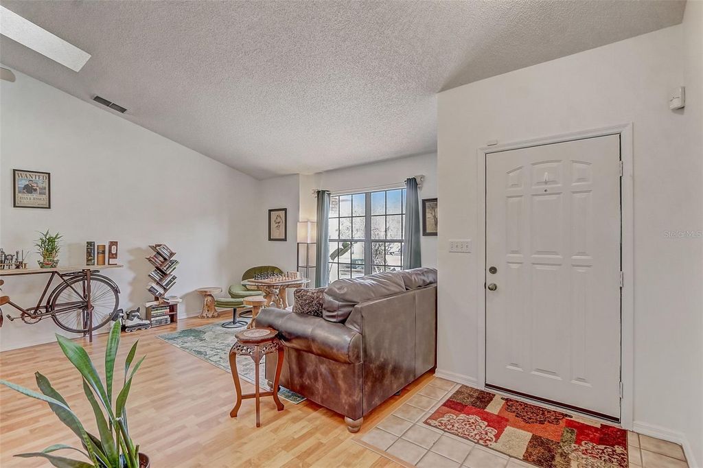 Image 4 of property listing at 10400 HUNTERS TRAIL COURT, Orlando, FL 32817