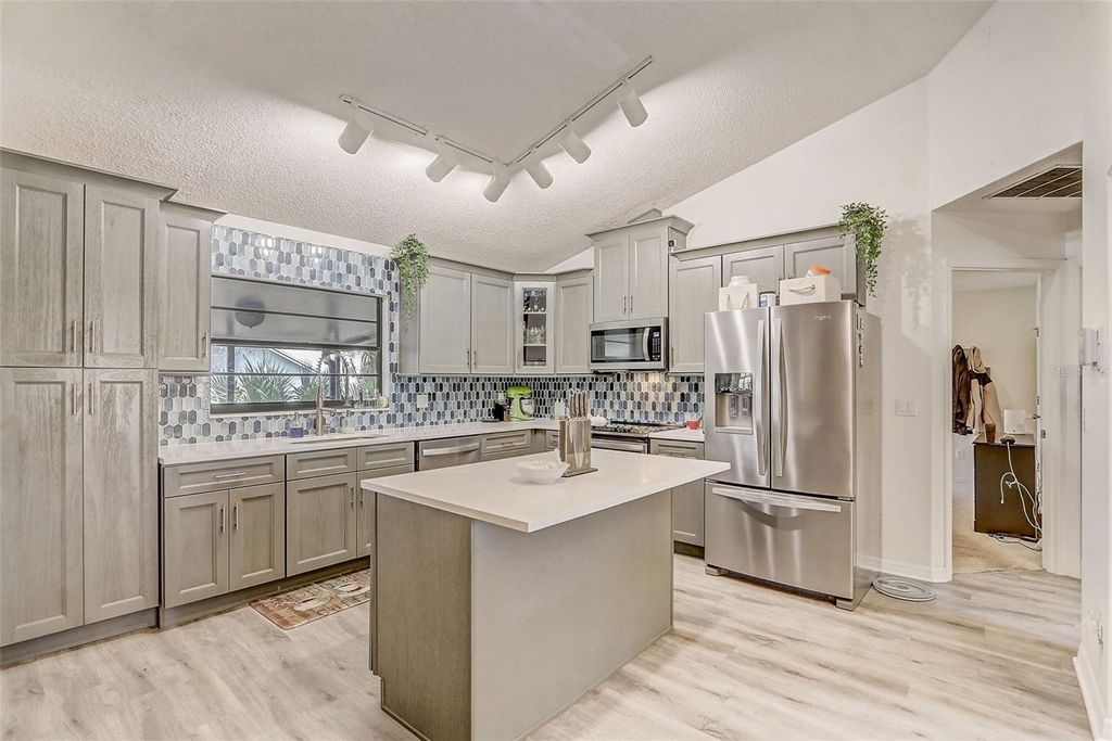 Image 8 of property listing at 10400 HUNTERS TRAIL COURT, Orlando, FL 32817