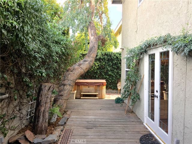 990 Trabuco, Costa Mesa, CA 92627