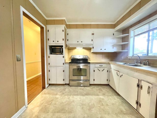 202 Robin Dr., Petal, MS 39465