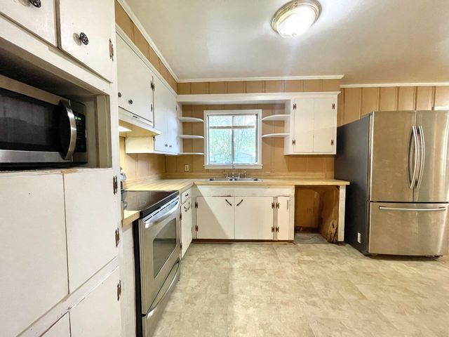 202 Robin Dr., Petal, MS 39465