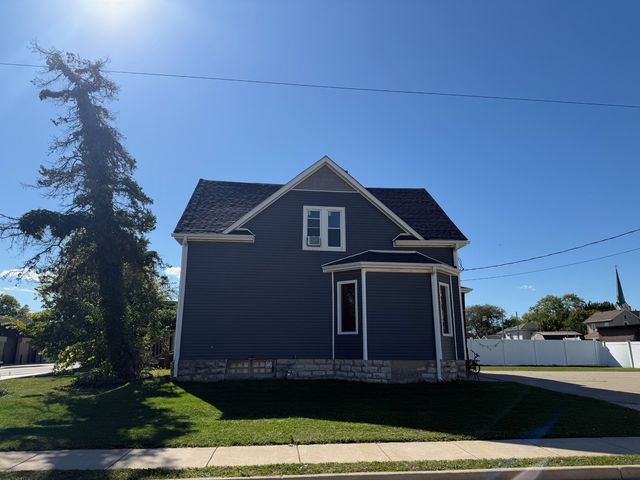 1024 Peoria Street, Peru, IL 61354