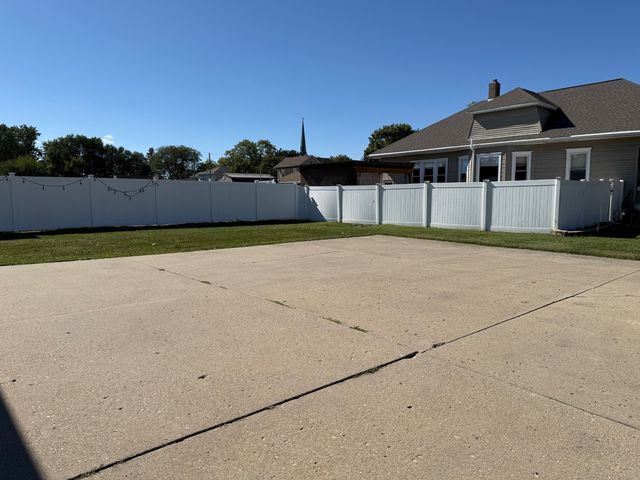 1024 Peoria Street, Peru, IL 61354