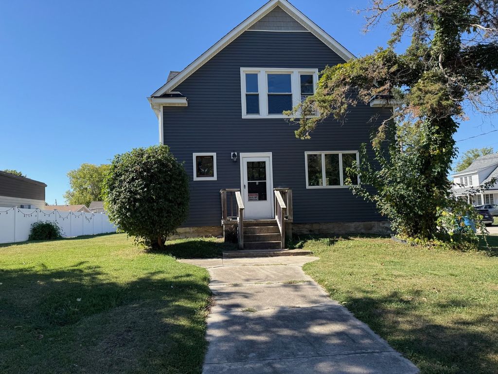 1024 Peoria Street, Peru, IL 61354