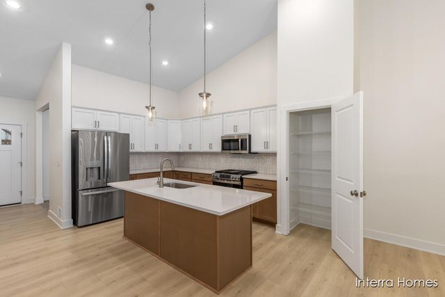 2831 W Cobblestone Court 14, Kentwood, MI 49512