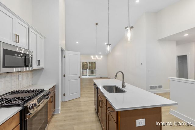 2831 W Cobblestone Court 14, Kentwood, MI 49512