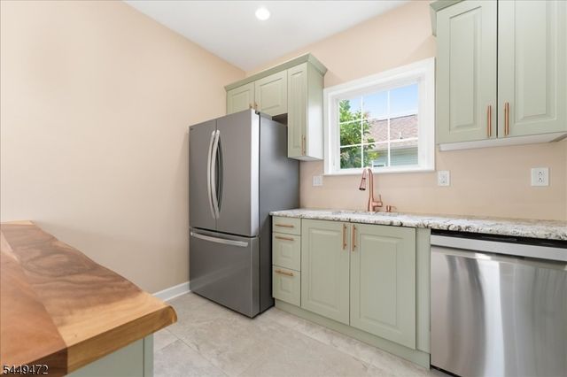 32 Gabriella Cir, Manchester Twp., NJ 08759