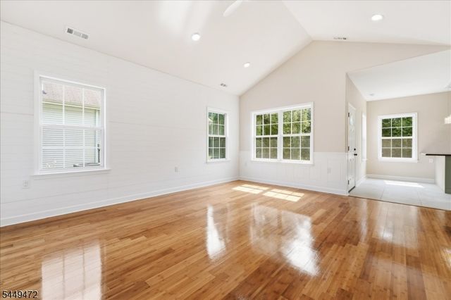32 Gabriella Cir, Manchester Twp., NJ 08759