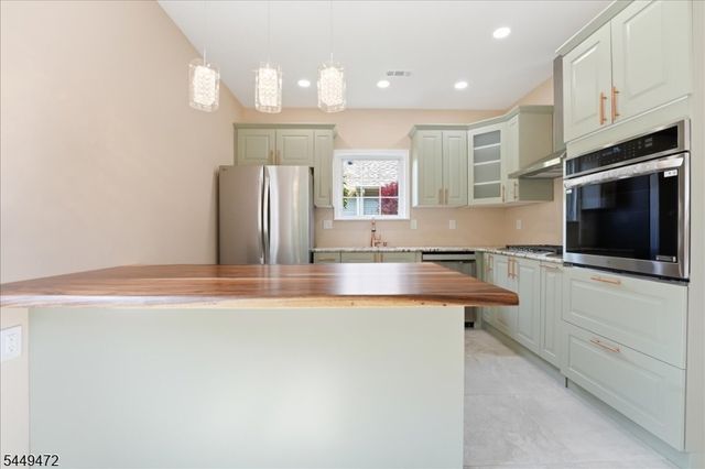 32 Gabriella Cir, Manchester Twp., NJ 08759