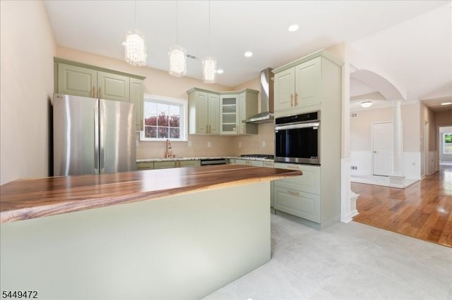 32 Gabriella Cir, Manchester Twp., NJ 08759