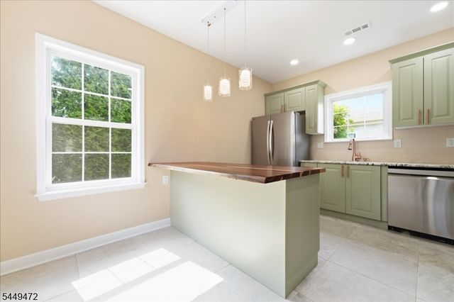 32 Gabriella Cir, Manchester Twp., NJ 08759