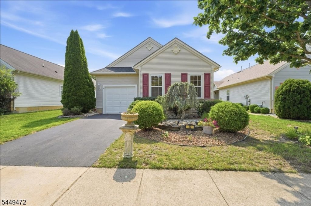 32 Gabriella Cir, Manchester Twp., NJ 08759
