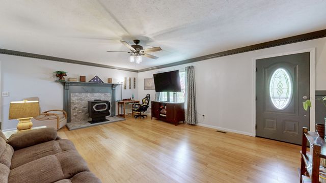 4648 31 Hwy, W, Cottontown, TN 37048