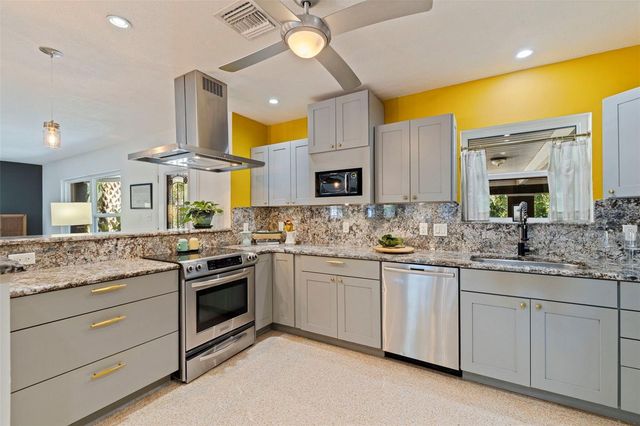 2700 DESOTO WAY S, St Petersburg, FL 33712