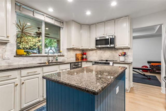 5325 Cambridge Court, Grapevine, TX 76051