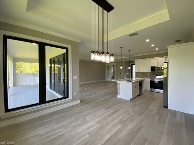 264 Golden Gate BLVD E, Naples, FL 34120