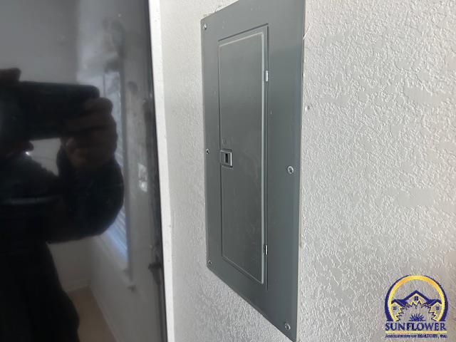 1018 NE Monroe ST, Topeka, KS 66608