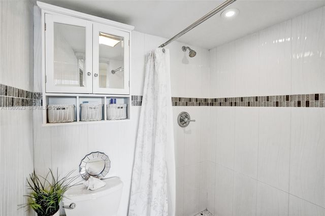 1889 S Ocean Dr 114, Hallandale Beach, FL 33009