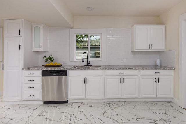 27 W Alder St, Stockton, CA 95204