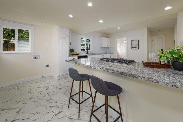 27 W Alder St, Stockton, CA 95204