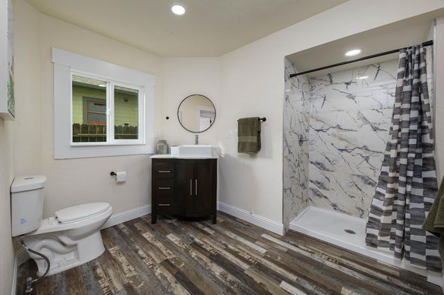 27 W Alder St, Stockton, CA 95204