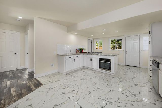 27 W Alder St, Stockton, CA 95204