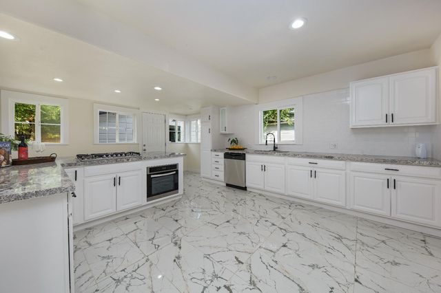 27 W Alder St, Stockton, CA 95204