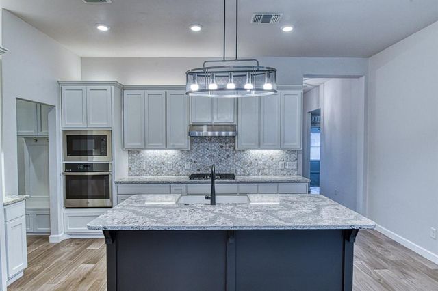 805 Firefork Avenue, Yukon, OK 73099