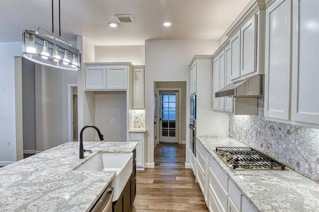 805 Firefork Avenue, Yukon, OK 73099