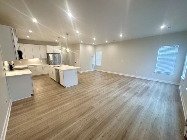 1037 Clendening Dr, Gallatin, TN 37066