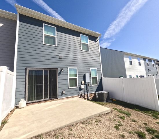 1037 Clendening Dr, Gallatin, TN 37066