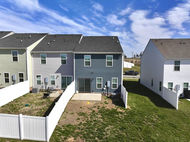 1037 Clendening Dr, Gallatin, TN 37066