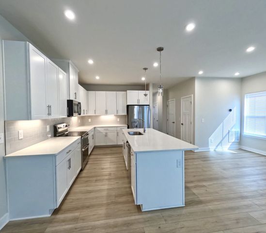 1037 Clendening Dr, Gallatin, TN 37066