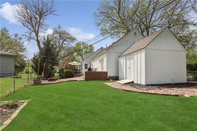 7933 COLONIAL Drive, Overland Park, KS 66204