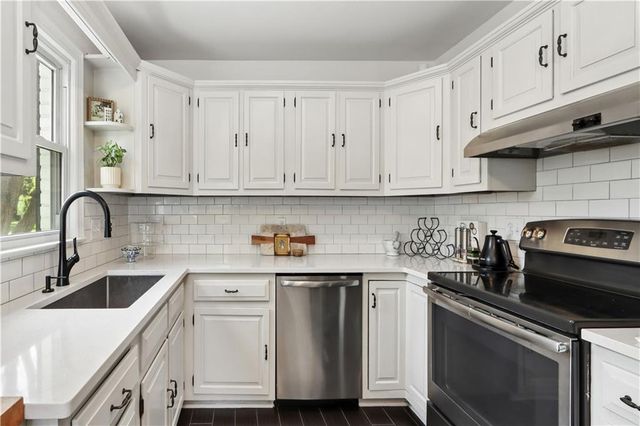 7933 COLONIAL Drive, Overland Park, KS 66204