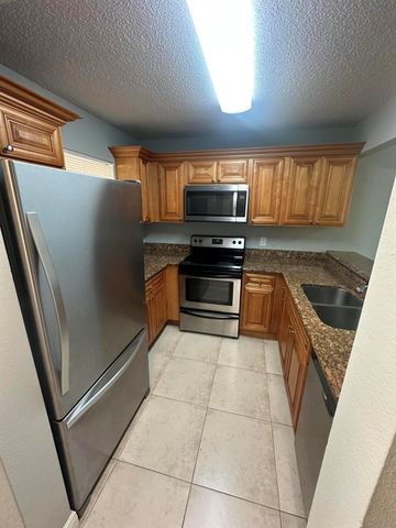 1475 Lake Crystal Drive D, West Palm Beach, FL 33411