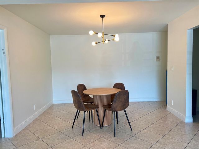 4000 N Hills Drive 28, Hollywood, FL 33021