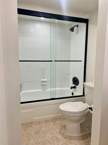 4000 N Hills Drive 28, Hollywood, FL 33021