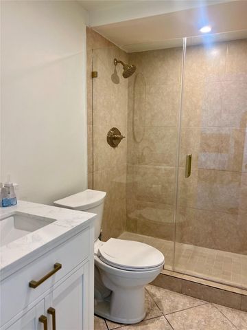 4000 N Hills Drive 28, Hollywood, FL 33021
