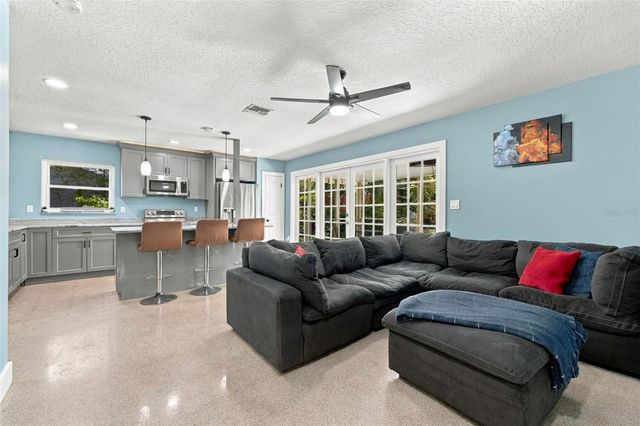 6613 TRAVIS BOULEVARD, Tampa, FL 33610