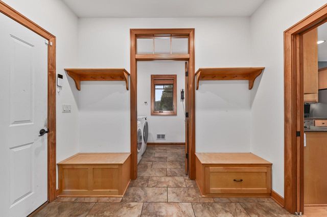 N54W16349 Westwind DRIVE, Menomonee Falls, WI 53051